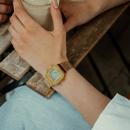 CASIO VINTAGE modelis BLUETOOTH® SMARTPHONE LINK - GOLD - built-in accelerometer senses body movements + steps counter