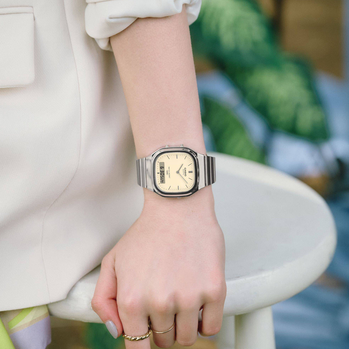 CASIO VINTAGE EDGY ROUNDED SQUARE - SILVER AQ-240E-7A2EF