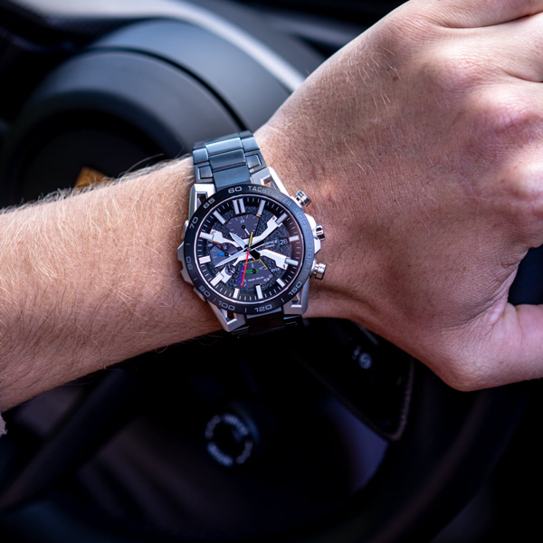 CASIO EDIFICE SOSPENSIONE modelis RACING MULTICOLOR BLUETOOTH® ION-PLATED STRAP TOUGH SOLAR