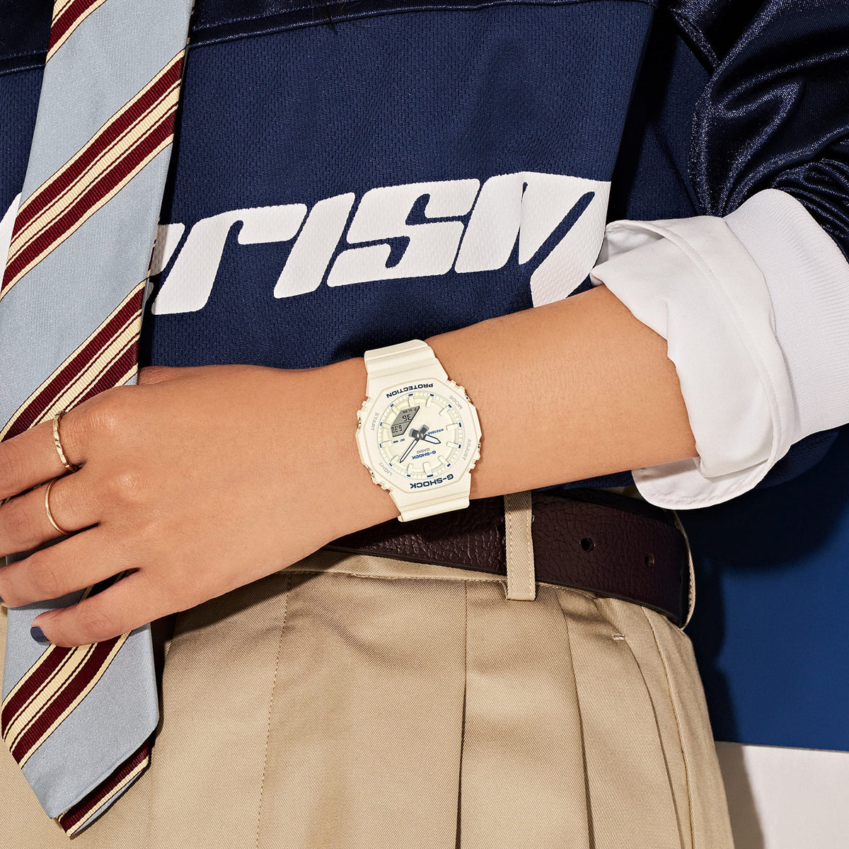 CASIO G-SHOCK OAK COMPACT - BLUE ACCENT SERIES - IVORY GMA-P2100BA-7AER